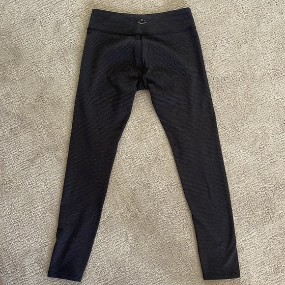 Beyond yoga pants, size Large - Picture 2 of 7